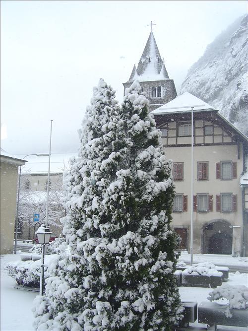 La Dent-Du-Midi Hotel & Restaurant Saint-Maurice Eksteriør bilde